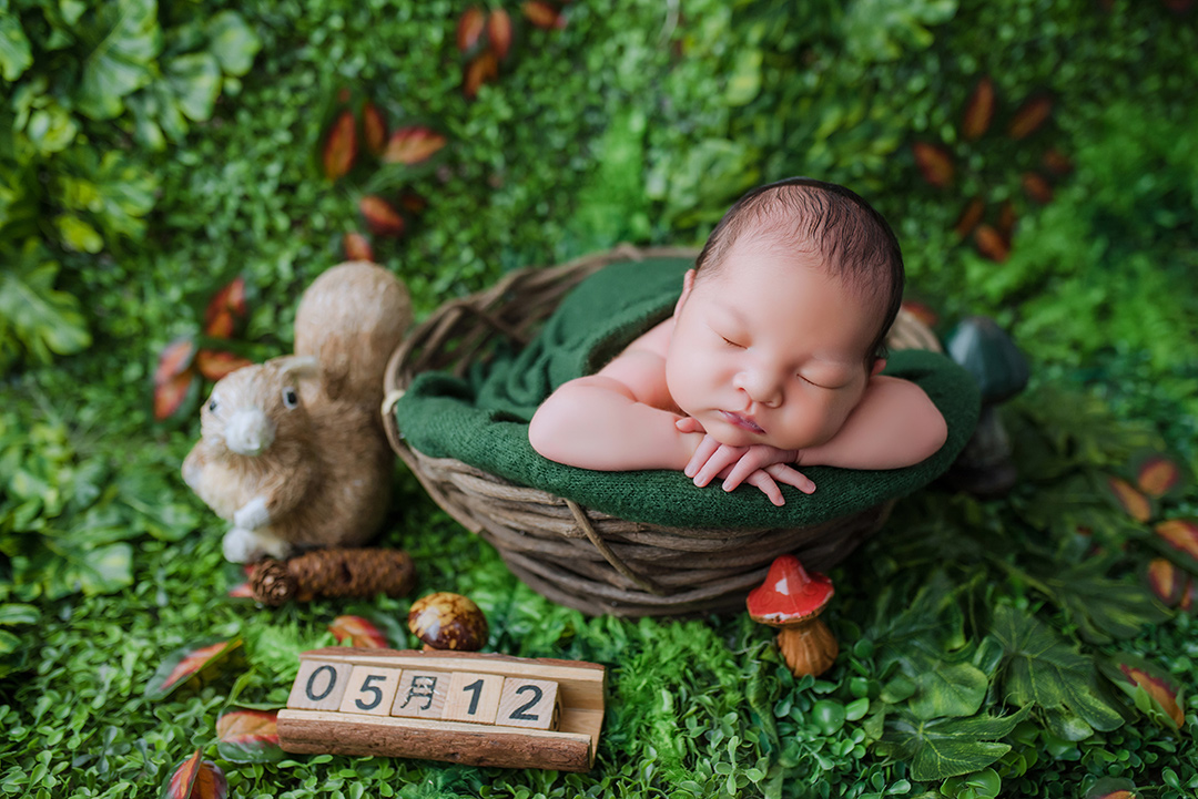 沉思宝贝_新生儿照
