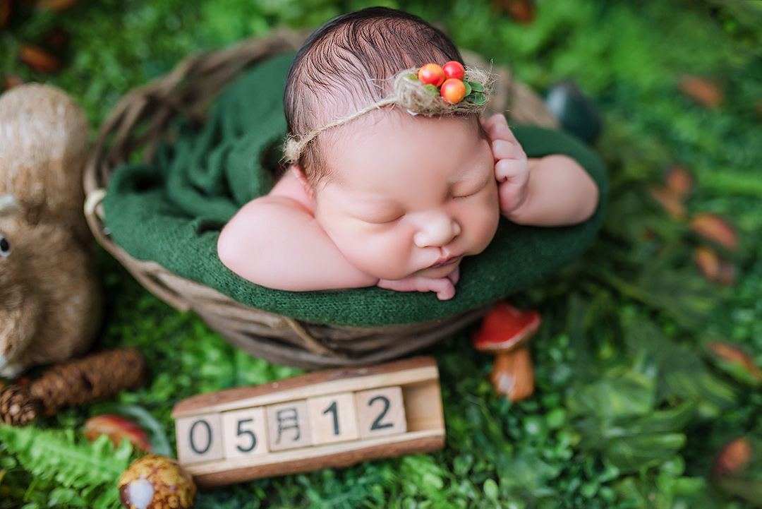 沉思宝贝_新生儿照