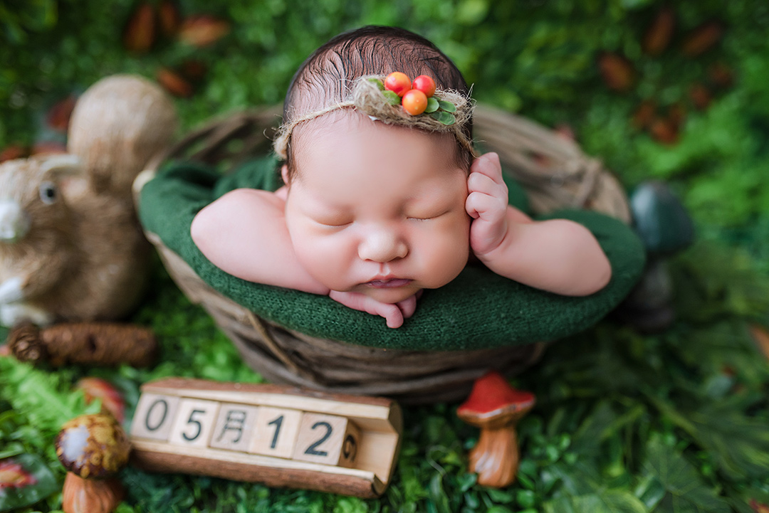 沉思宝贝_新生儿照