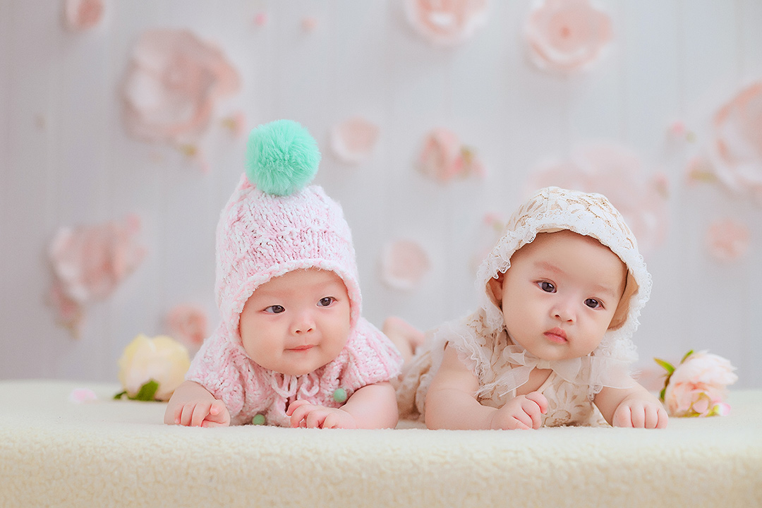 双胞胎姐妹_双胞胎宝宝照