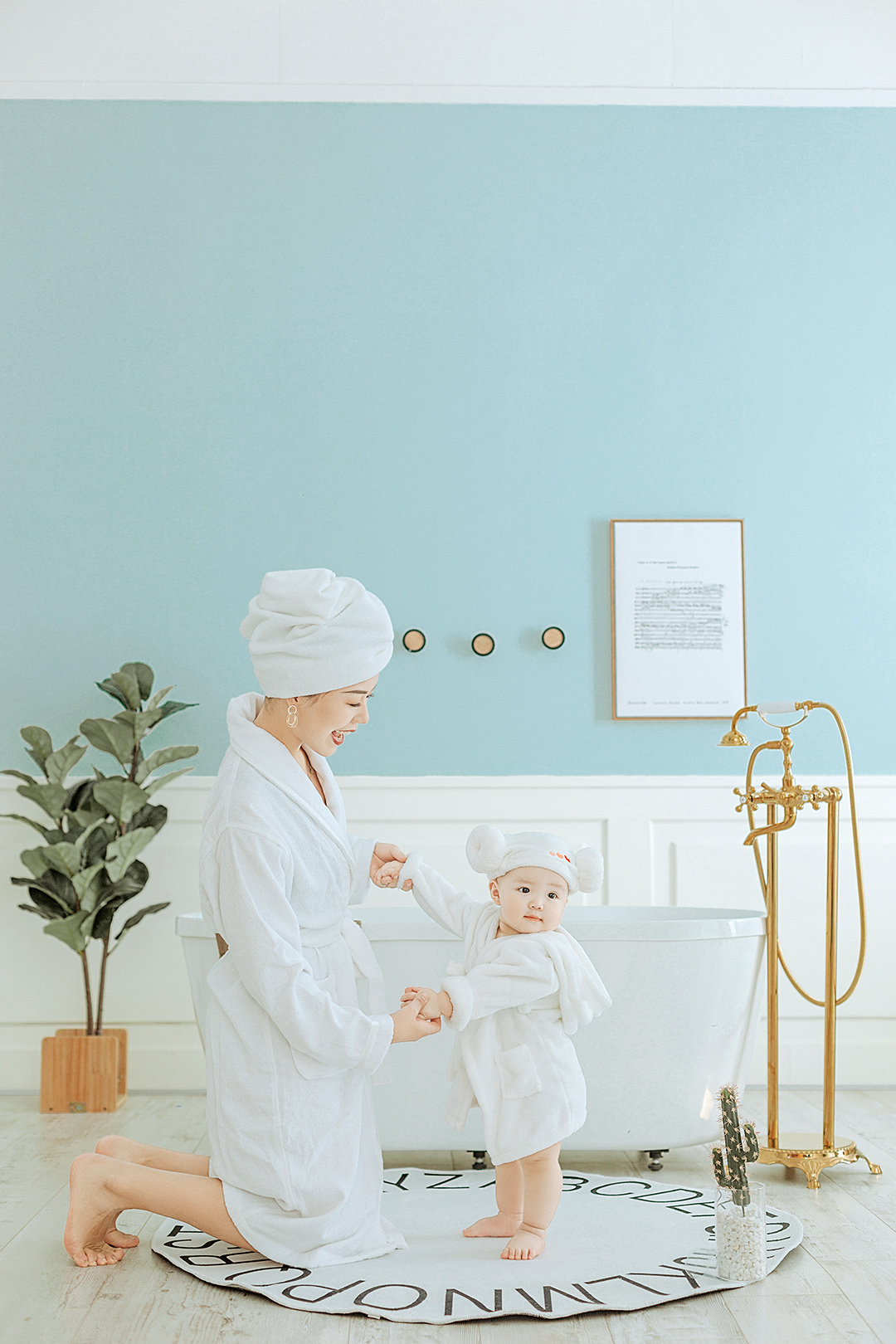 white-bathrobe_成都儿童照照，儿童艺术照；亲子照；母子照；亲子全家福