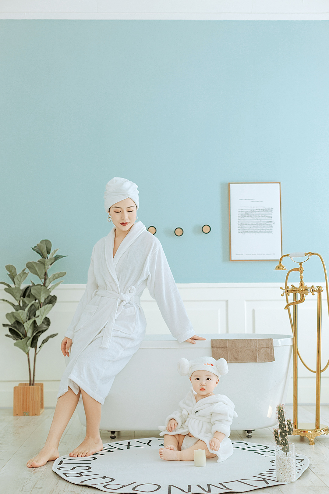 white-bathrobe_成都儿童照照，儿童艺术照；亲子照；母子照；亲子全家福