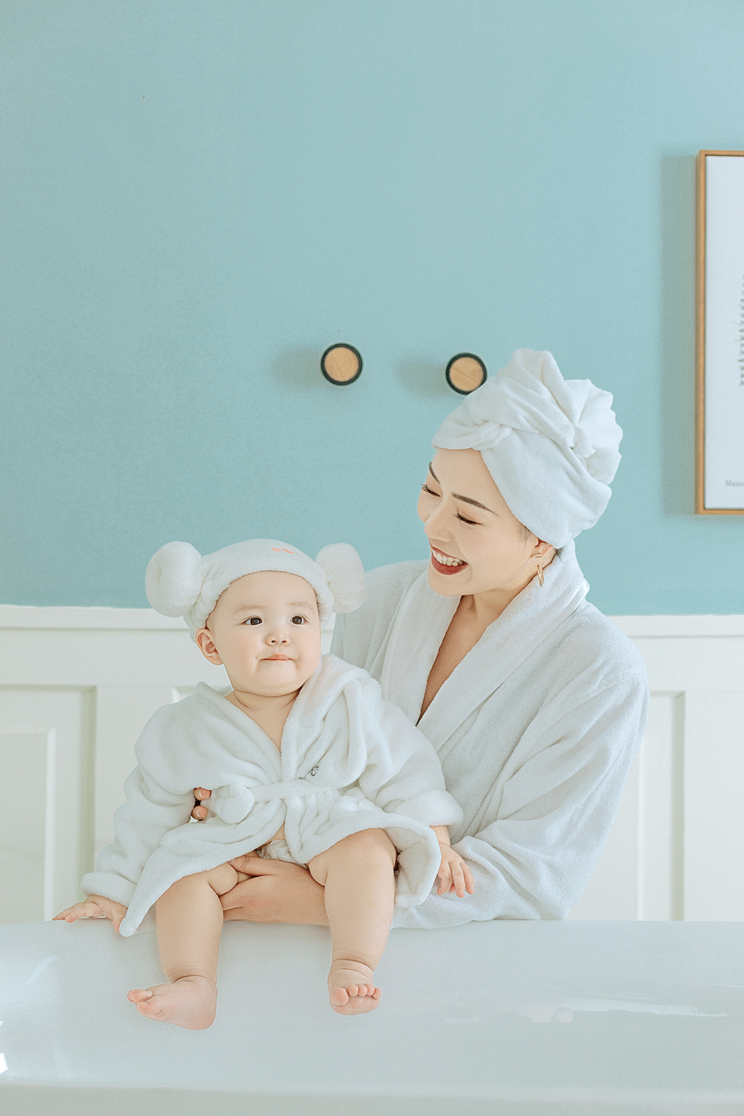 white-bathrobe_成都儿童照照，儿童艺术照；亲子照；母子照；亲子全家福