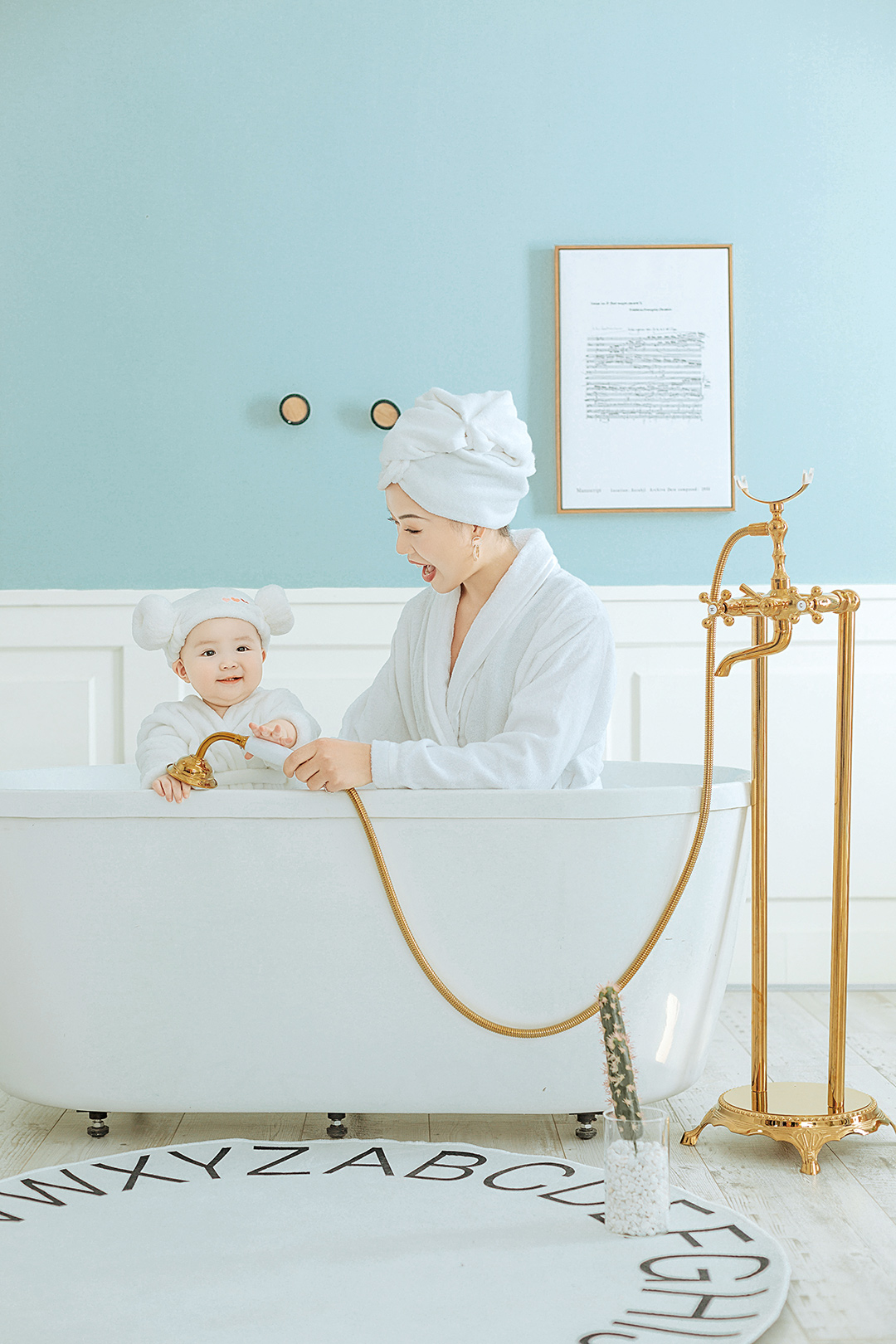 white-bathrobe_成都儿童照照，儿童艺术照；亲子照；母子照；亲子全家福