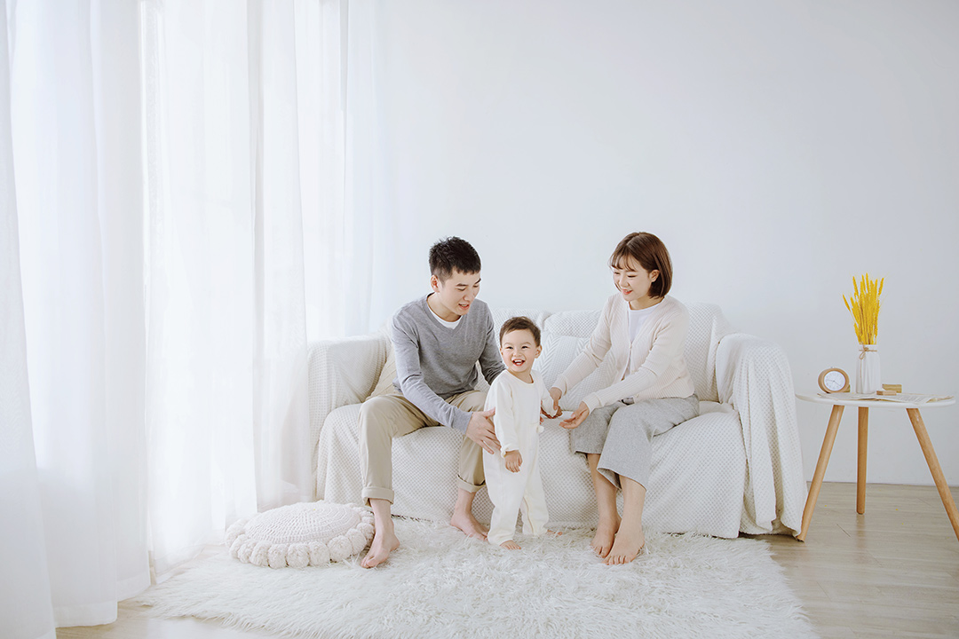 极简的温柔_成都儿童照照，儿童艺术照；亲子照；母子照；亲子全家福