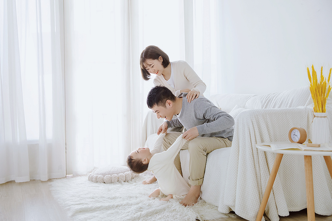 极简的温柔_成都儿童照照，儿童艺术照；亲子照；母子照；亲子全家福