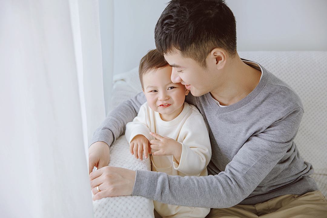 极简的温柔_成都儿童照照，儿童艺术照；亲子照；母子照；亲子全家福