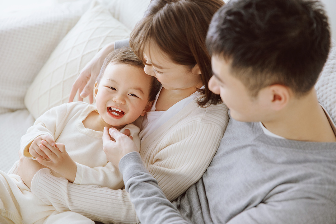 极简的温柔_成都儿童照照，儿童艺术照；亲子照；母子照；亲子全家福