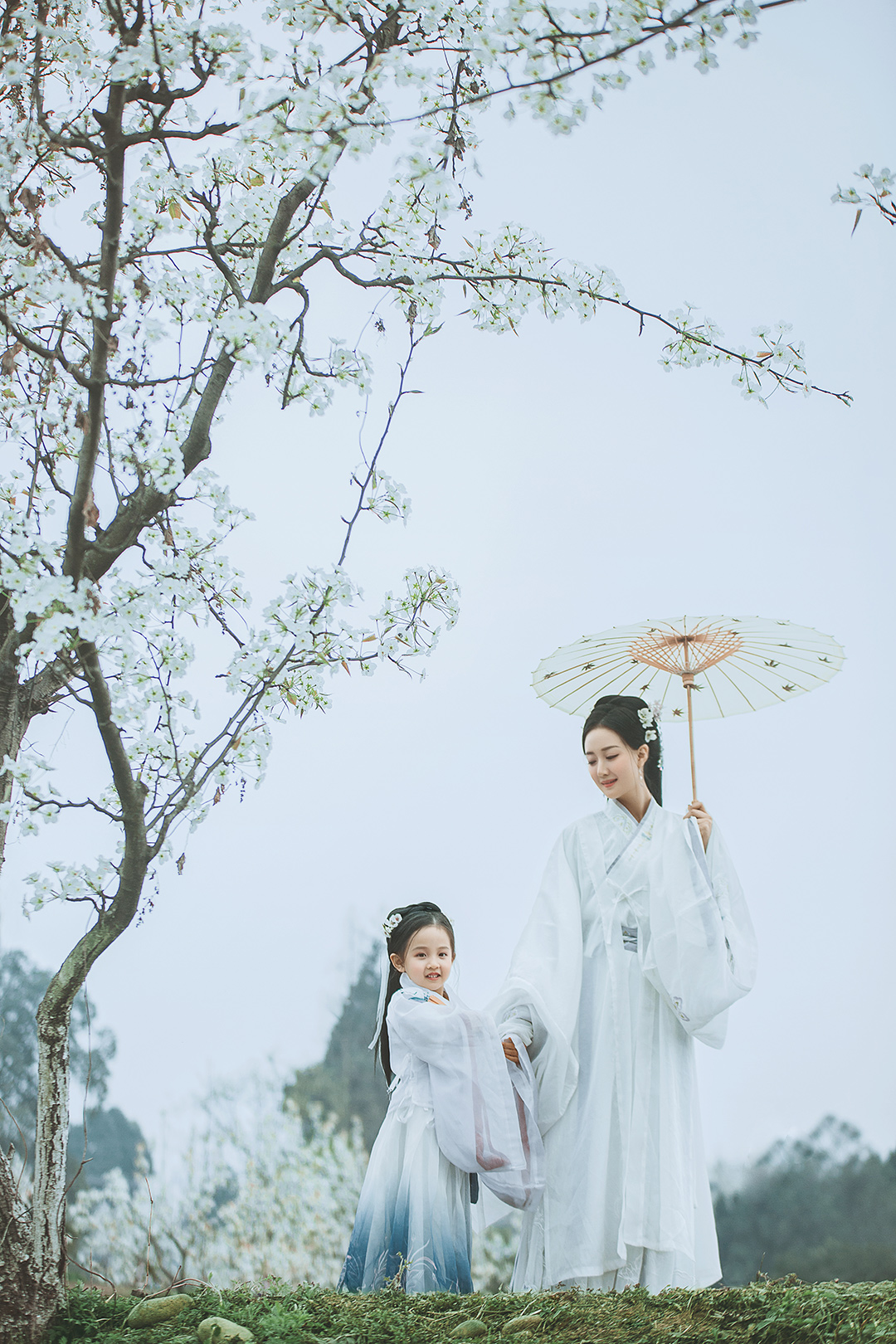 梨花颂_成都儿童照照，儿童艺术照；亲子照；母子照；亲子全家福；古装照；汉服写真