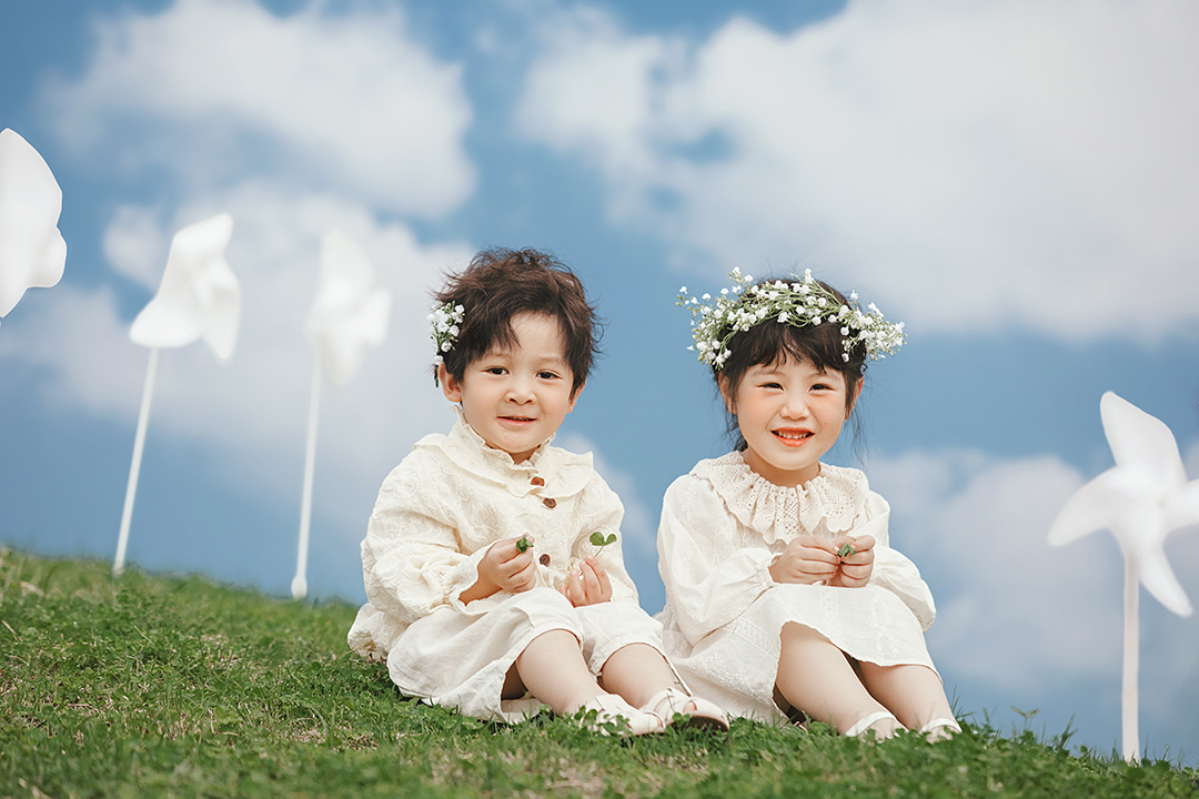 童年的纸飞机_宝宝照，百天照，儿童照，生日照