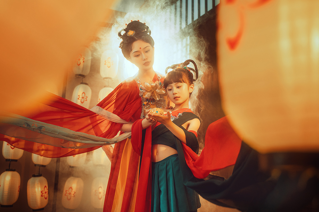 飞天引路_成都儿童照照，儿童艺术照；亲子照；母子照；亲子全家福，古风亲子照