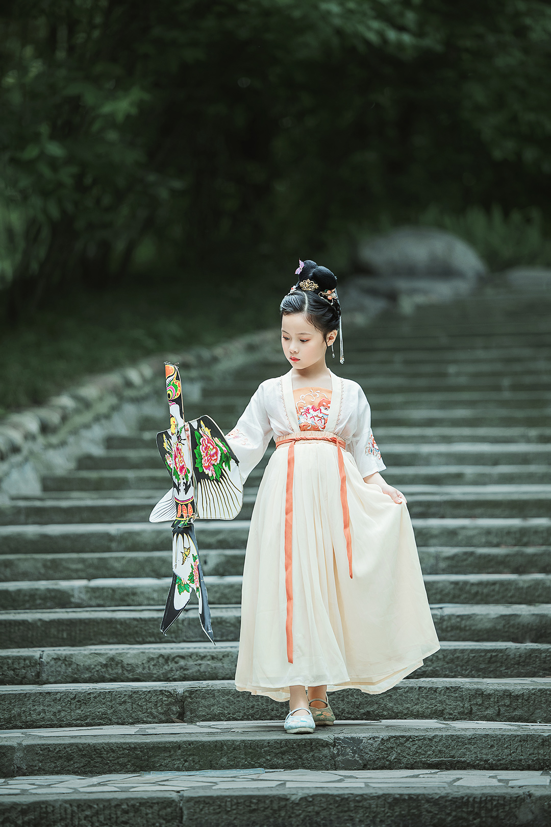 鸢飞_成都儿童照照，儿童艺术照；亲子照；母子照；亲子全家福，古风亲子照