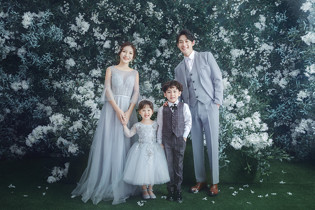 满目盛花开遍_成都儿童照照，儿童艺术照；亲子照；母子照；亲子全家福